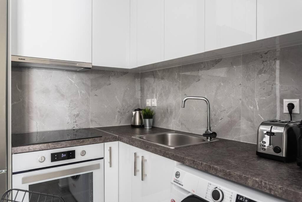 Sublime 1Br Apartment In Koukaki By Upstreet เอเธนส์ ภายนอก รูปภาพ